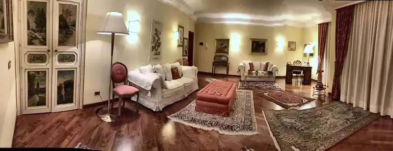 Veduta panoramica del salone (ingrandisci)